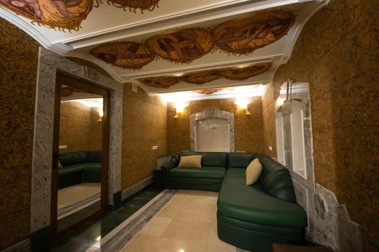 Hotel "Mandarin Clubhouse" Carcóvia Exterior foto